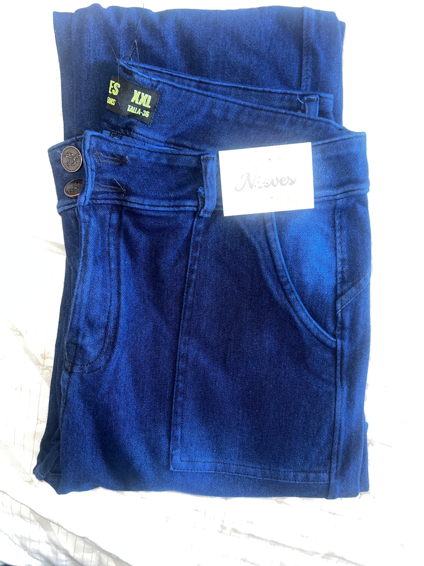 JEANS FAJERO: CARGO RECTO CON BOTONES Talla