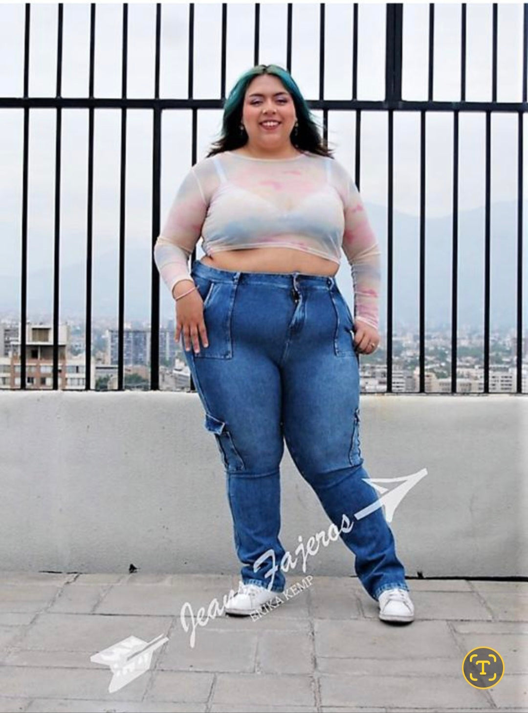 JEANS FAJERO: CARGO RECTO CON BOTONES Talla