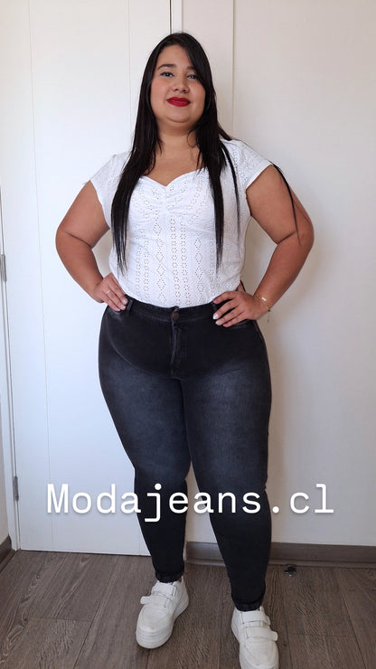 Jeans Fajero: pitillo un Boton.