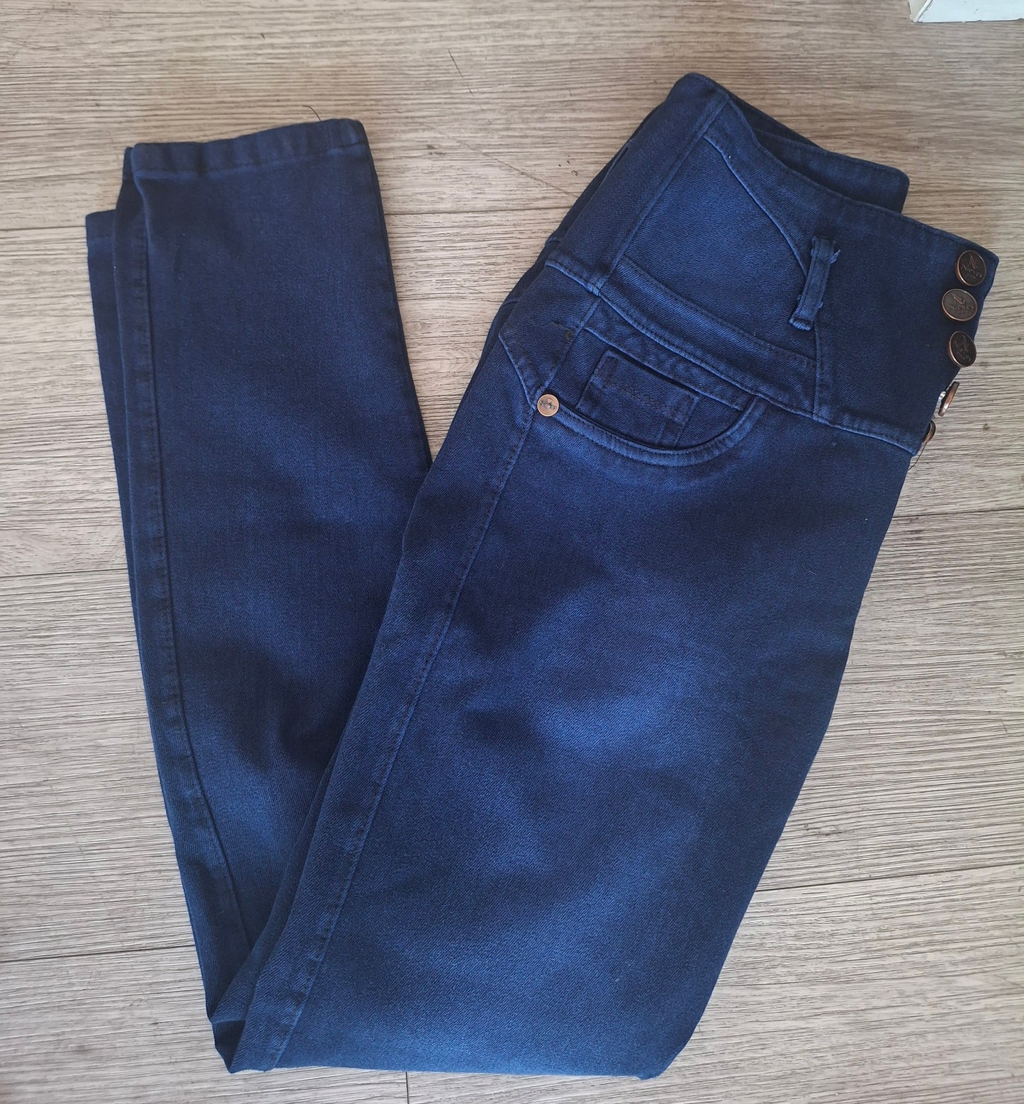 Jeans fajero pitillo cinco botones